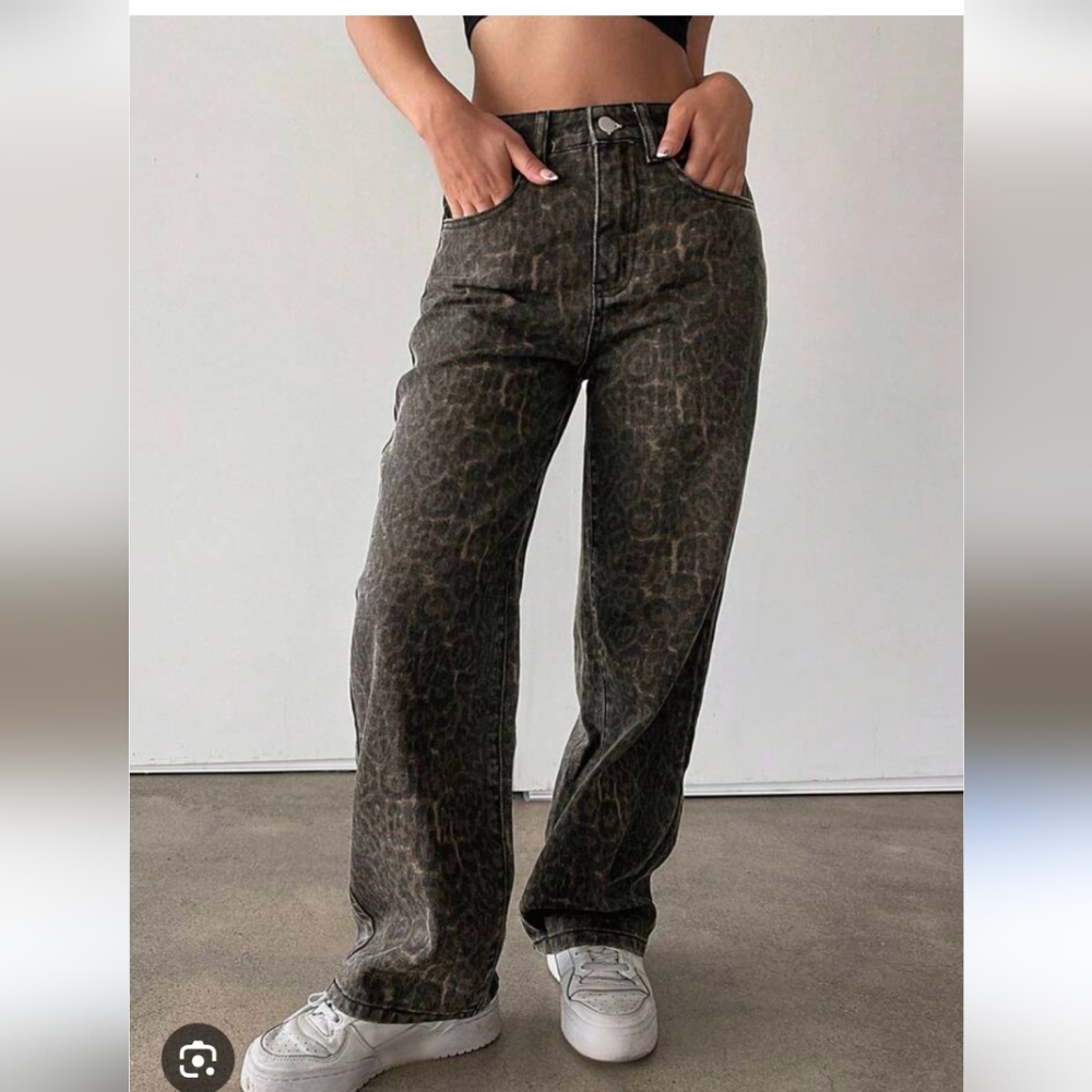 Wide Leg Jeans in Charcoal Leopard Print